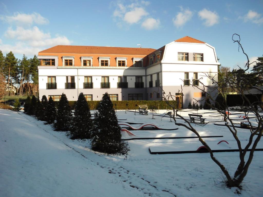 Hotel Sport Zruč Extérieur photo