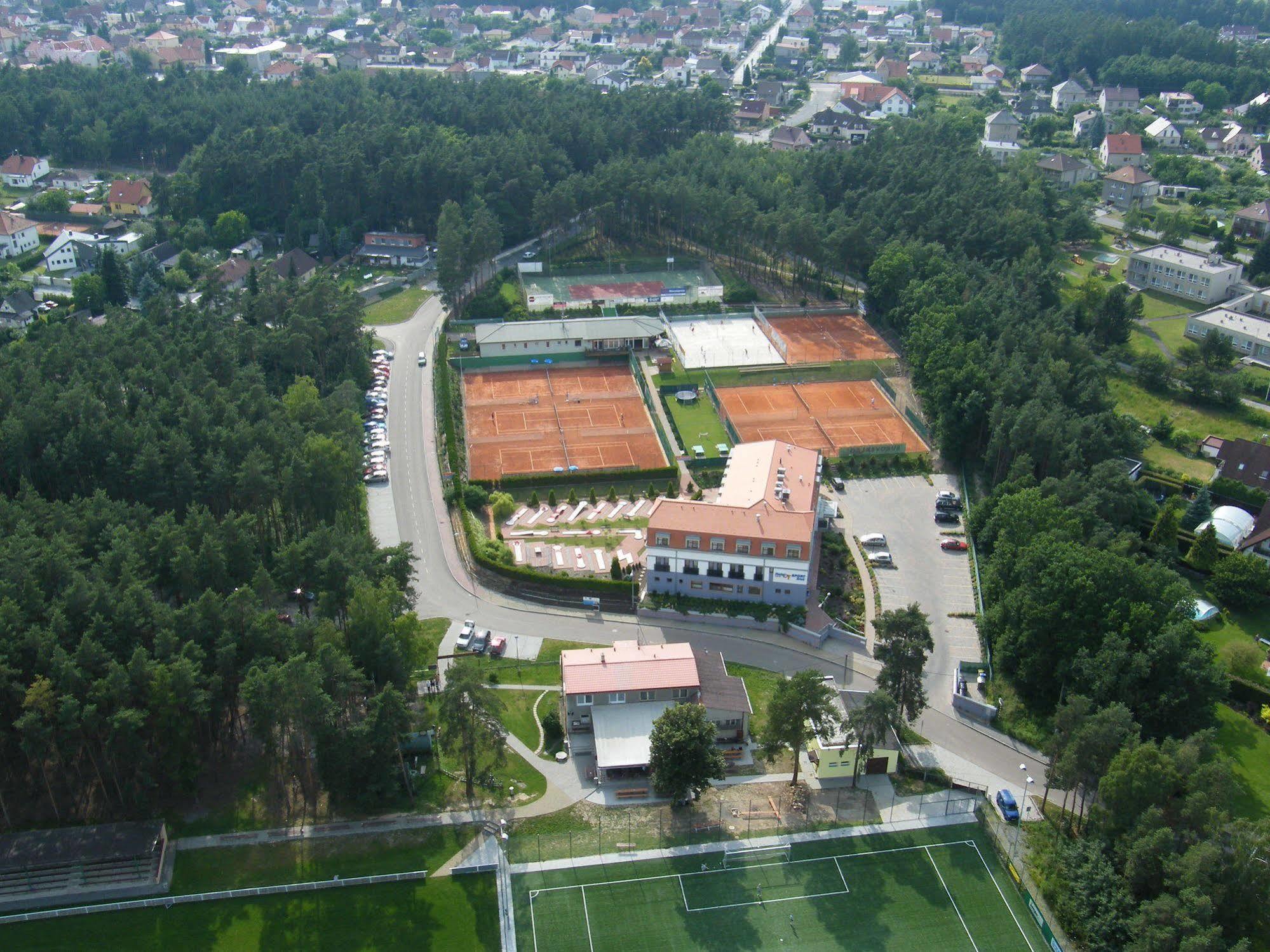 Hotel Sport Zruč Extérieur photo