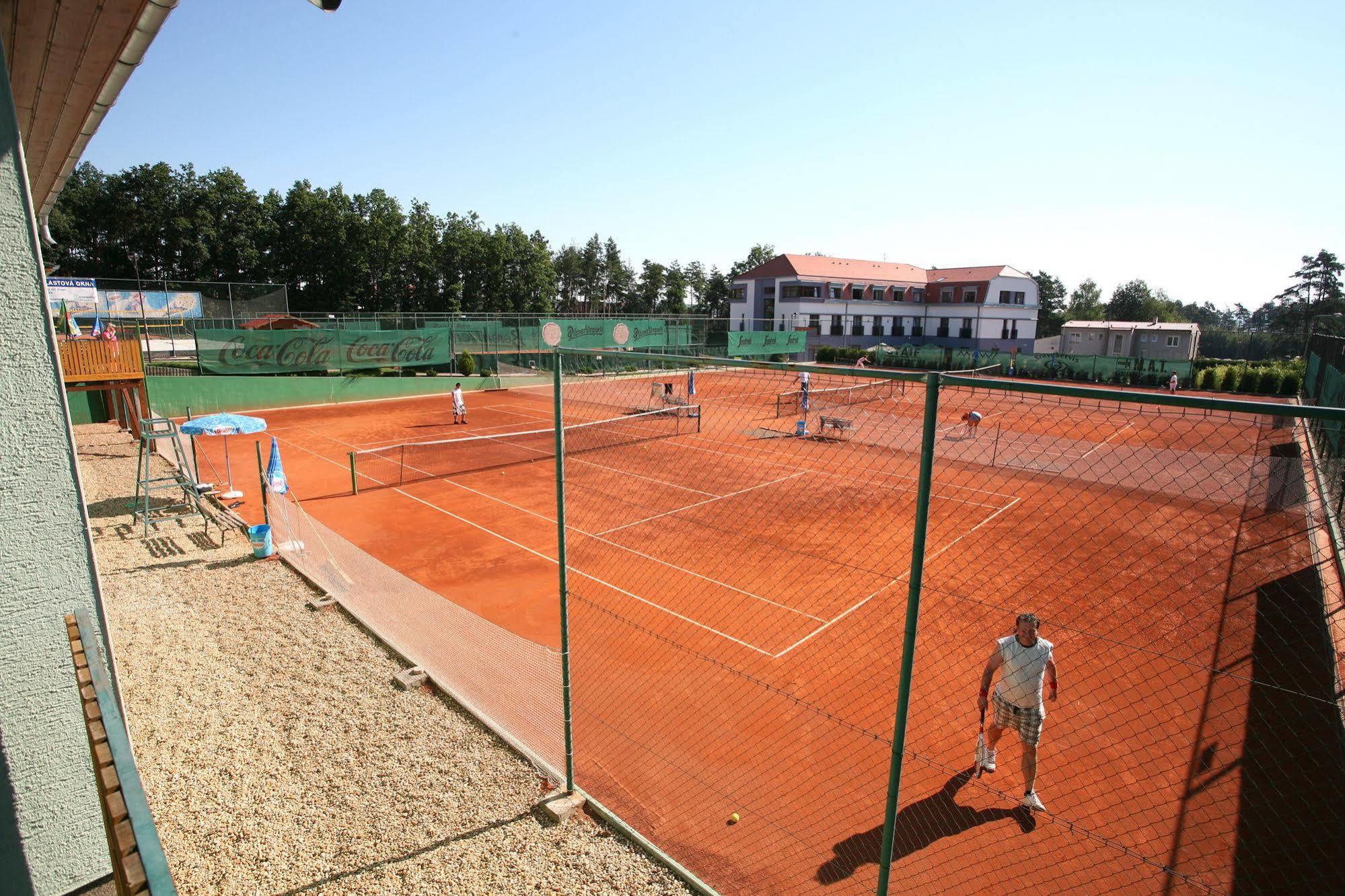 Hotel Sport Zruč Extérieur photo