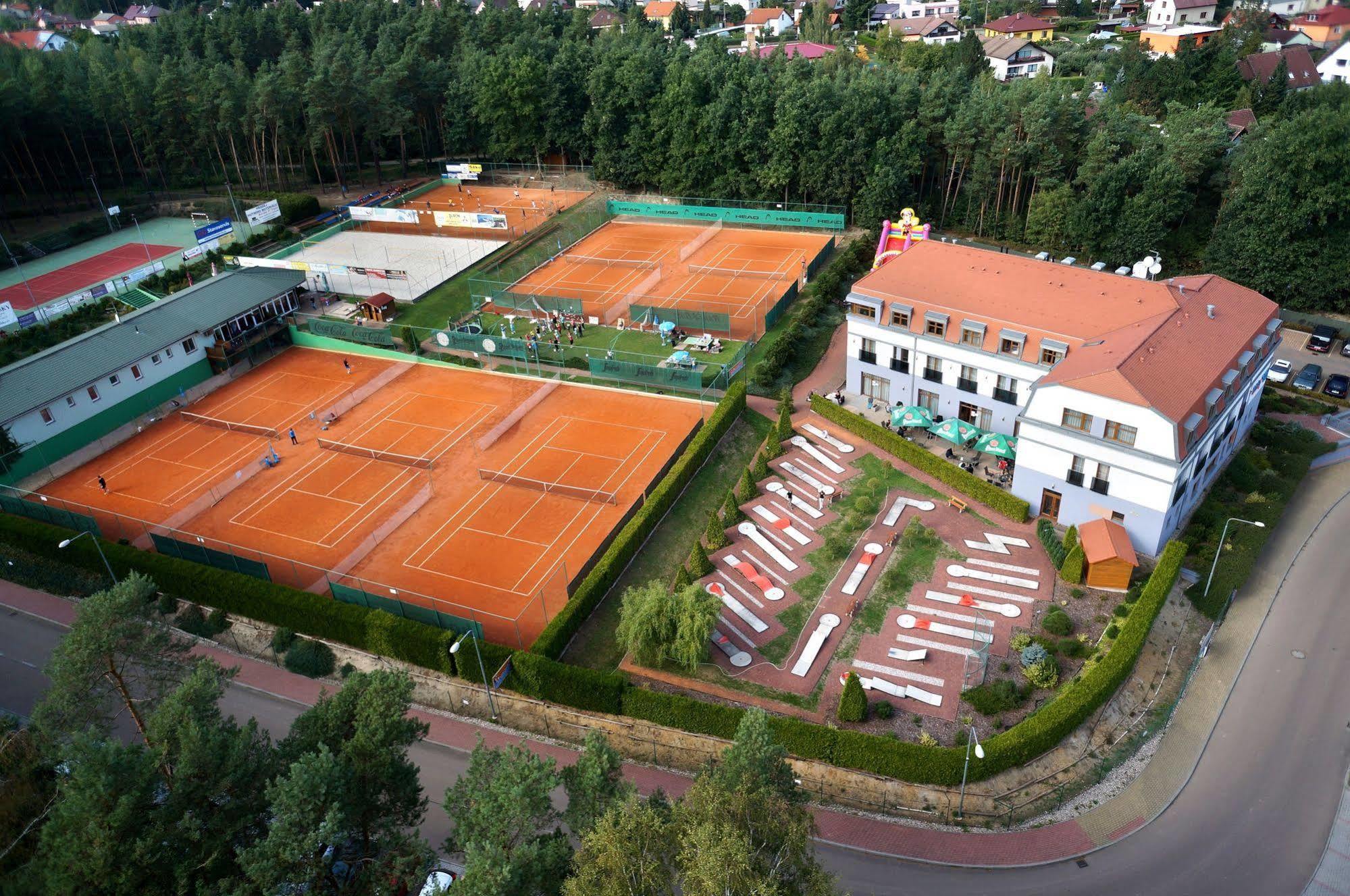 Hotel Sport Zruč Extérieur photo