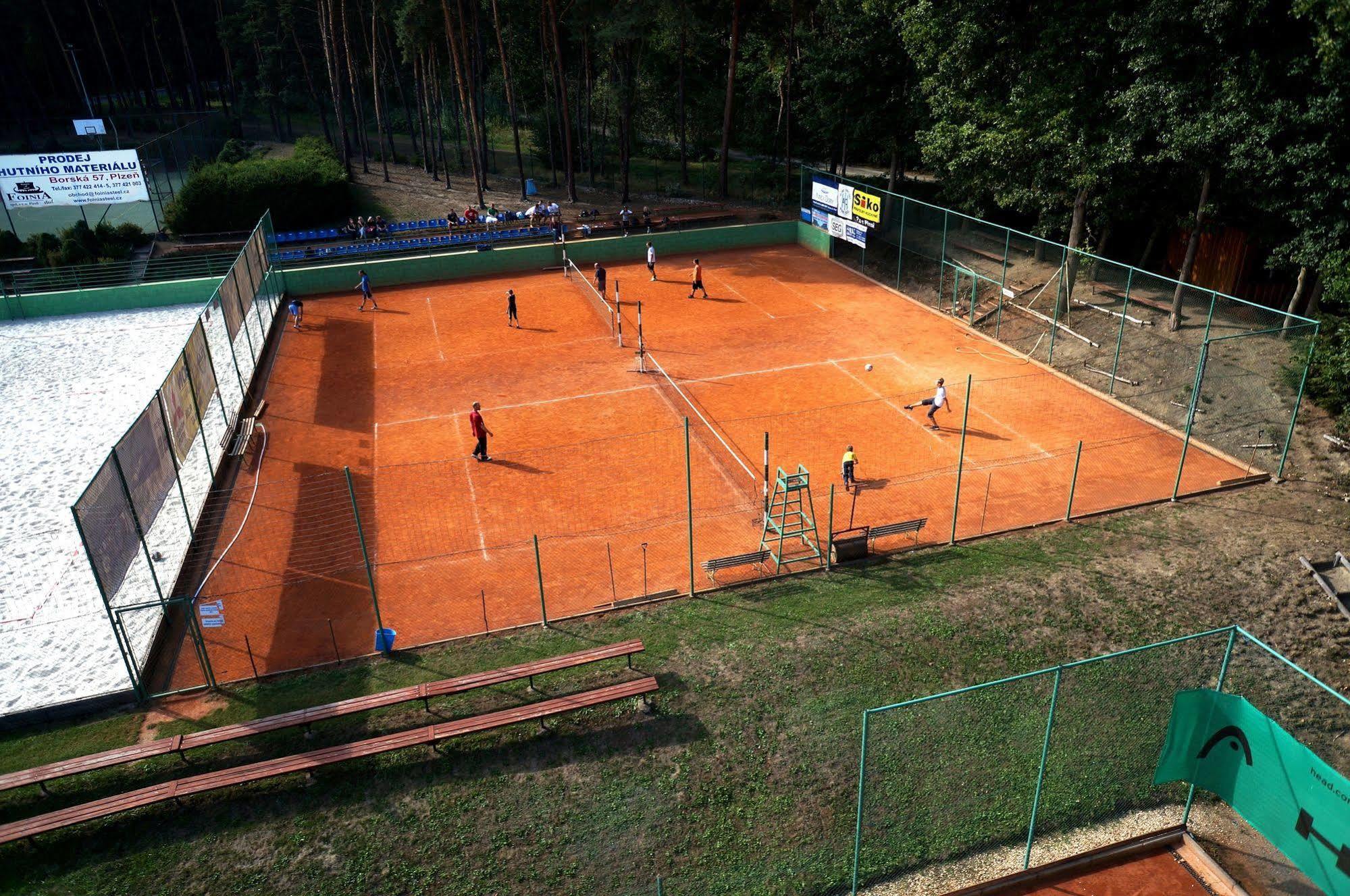 Hotel Sport Zruč Extérieur photo