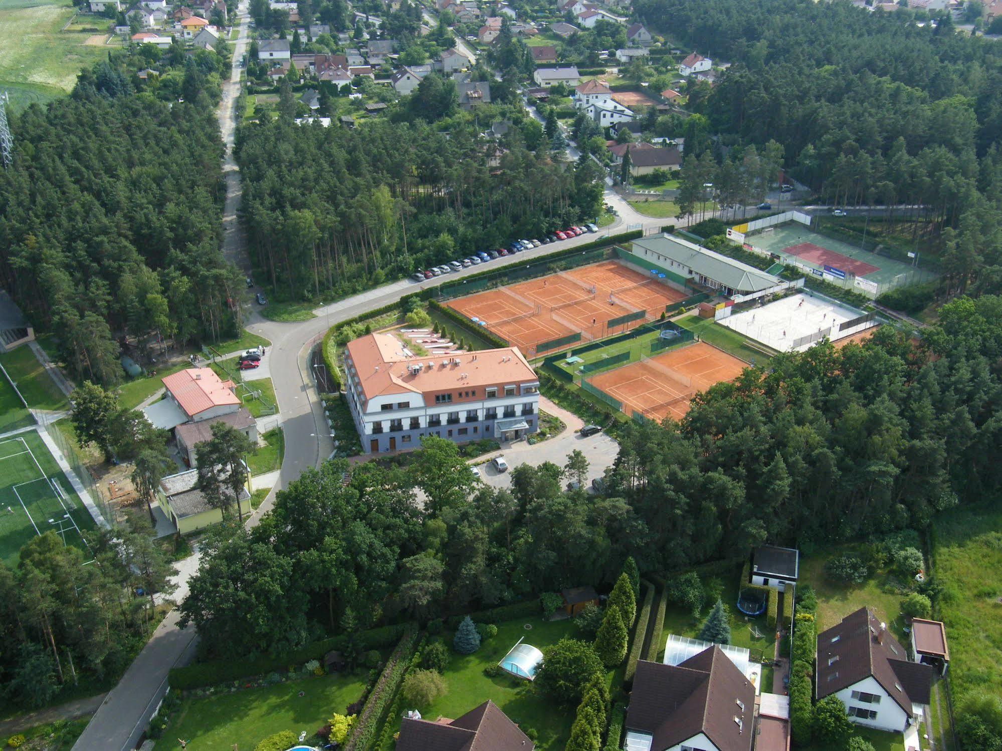 Hotel Sport Zruč Extérieur photo